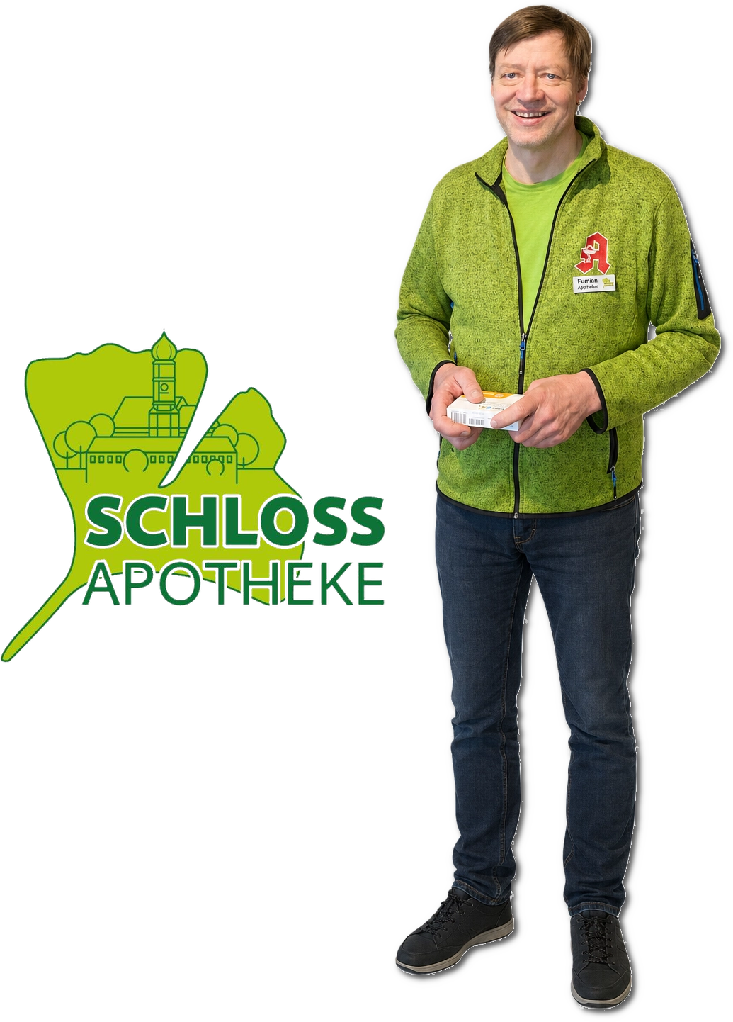 Martin Fumian, Inhaber der Schloss-Apotheke Marktoberdorf, vor dem Schloss-Apotheke-Logo